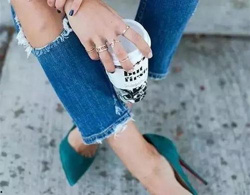 给美女穿国产鞋子视频,美女演绎国产鞋履风采